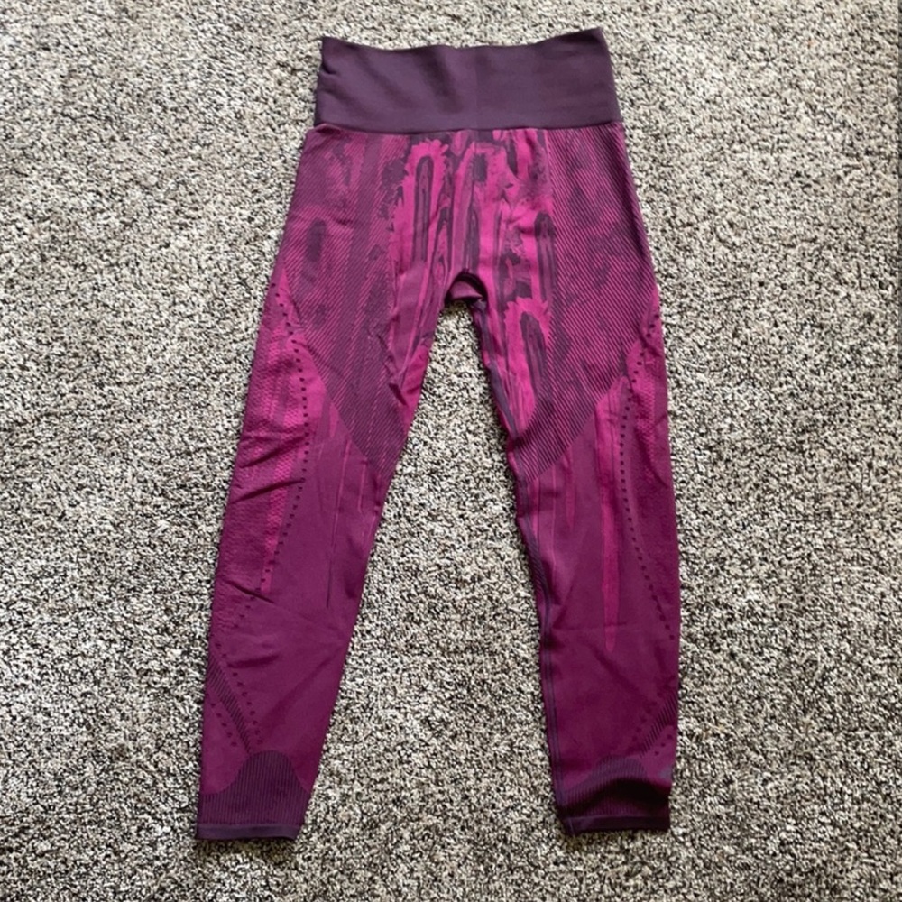 NWT BRAND NEW SEAMLESS RIBBED LEGGINGS